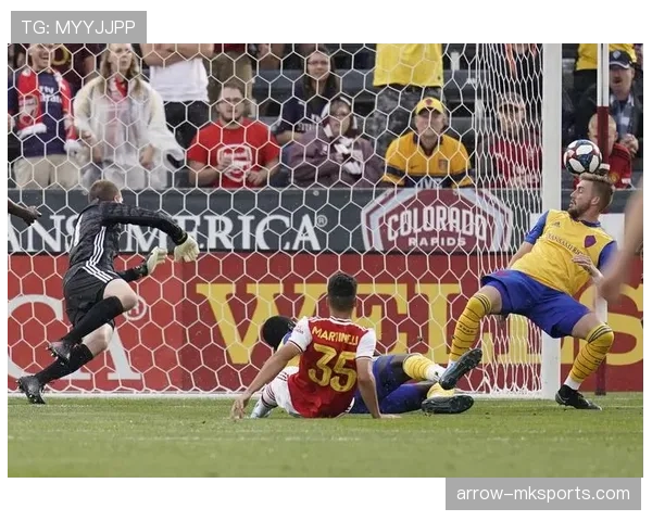 莱奥 vs 马丁内利：冲击型边锋的不同路径